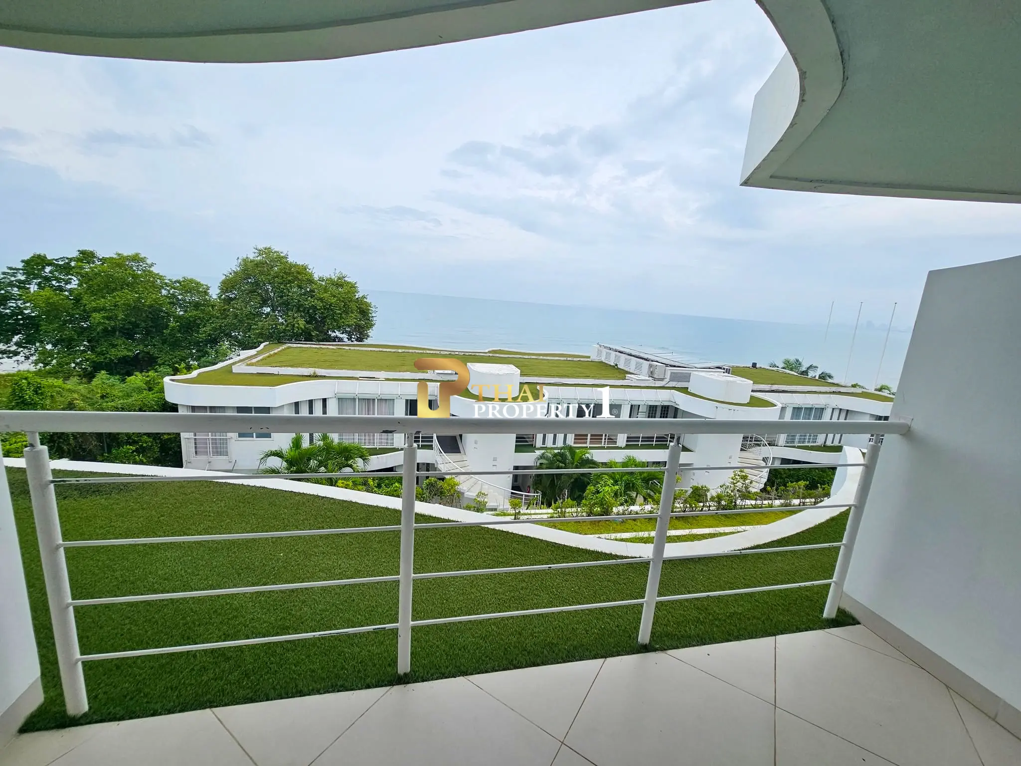 Sea View Studio – Quiet Atmosphere at Pure Sunset Beach Condo, Na Jomtien