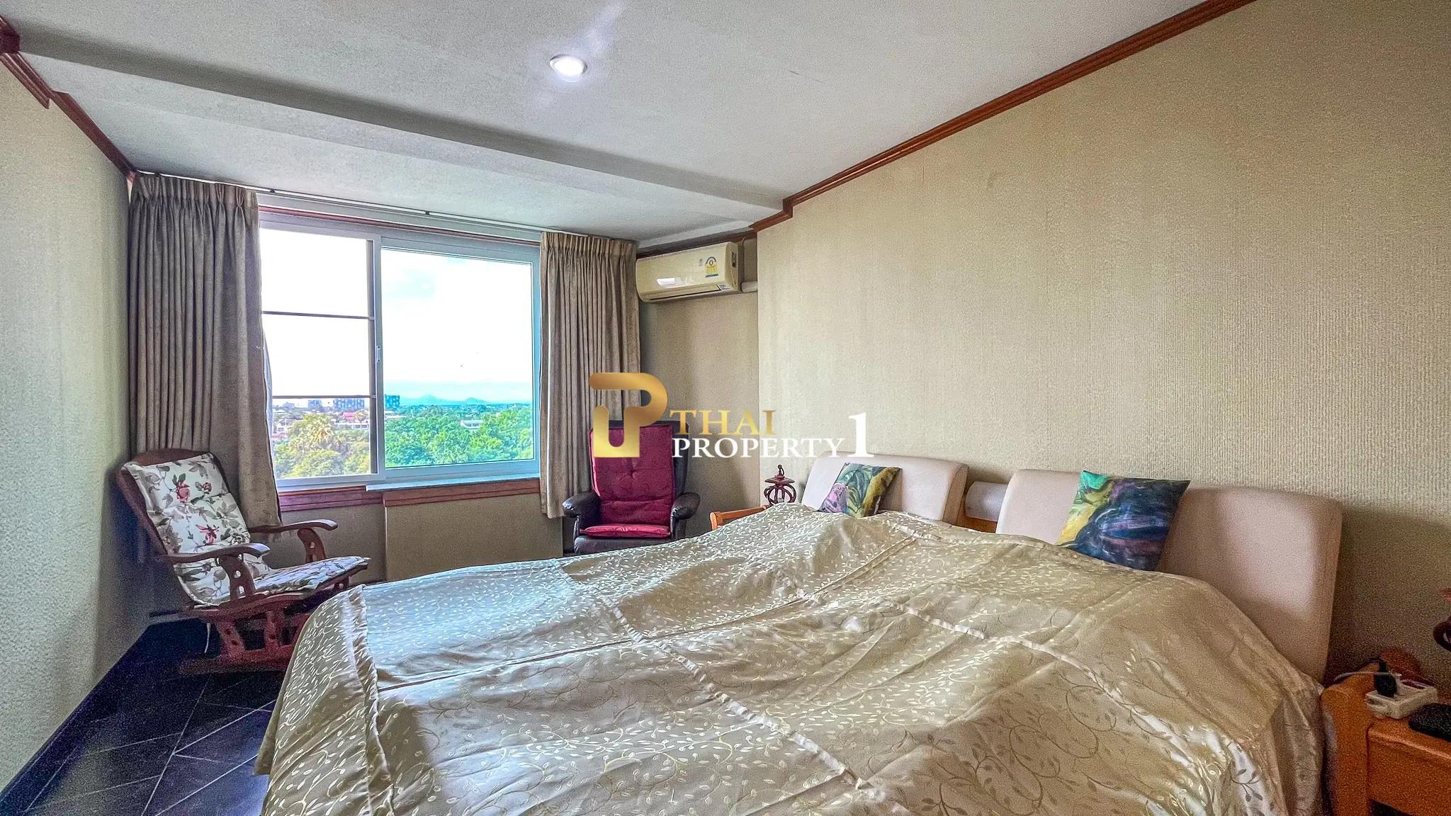 Cattareya Condotel, Cha-Am Beach — Stunnig Sea View Condo for Sale