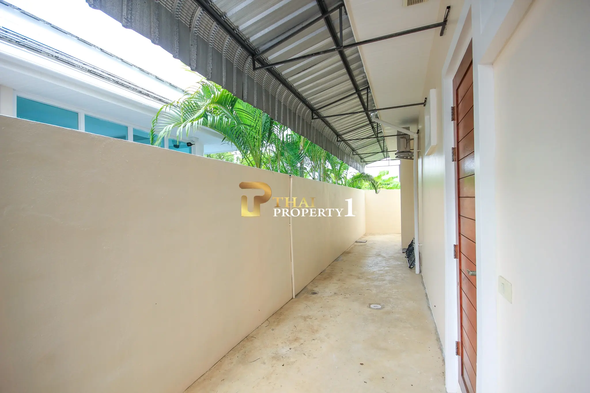 Contemporary 3-Bedroom Pool Villa for Sale in Pranburi