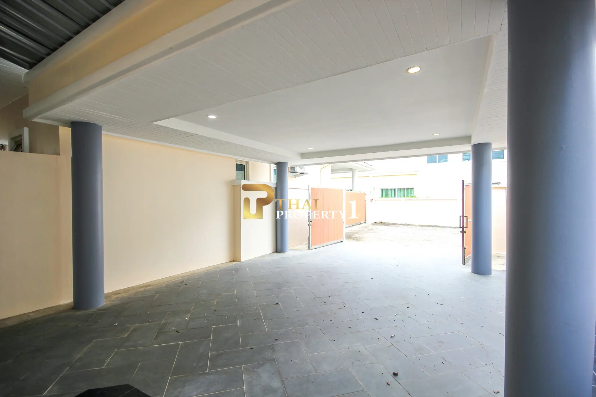 Contemporary 3-Bedroom Pool Villa for Sale in Pranburi