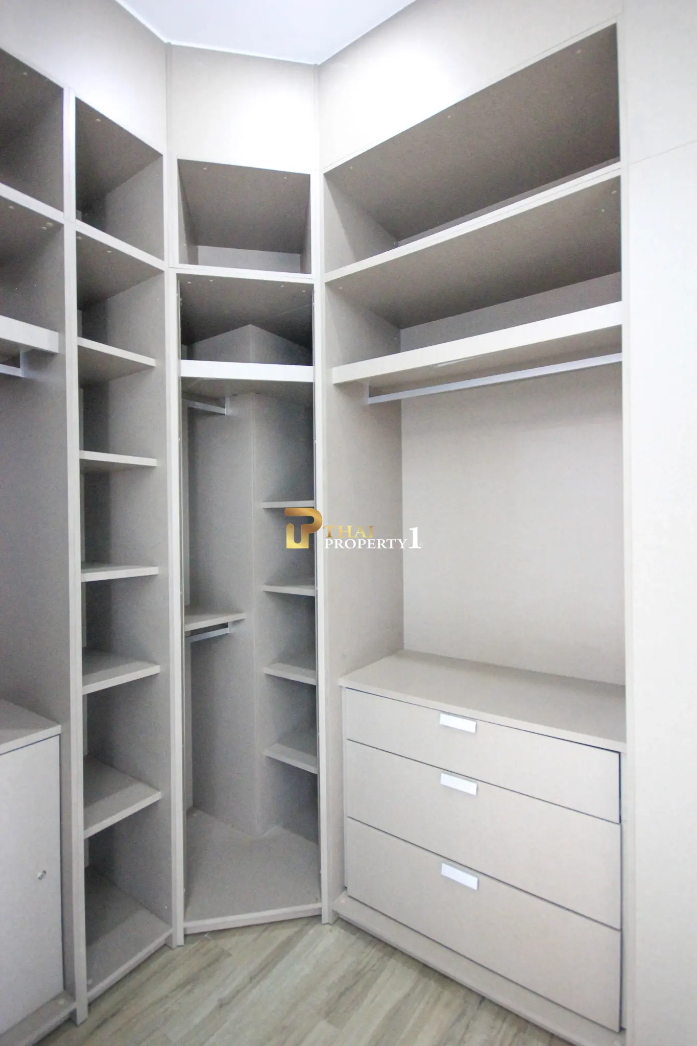 Contemporary 3-Bedroom Pool Villa for Sale in Pranburi