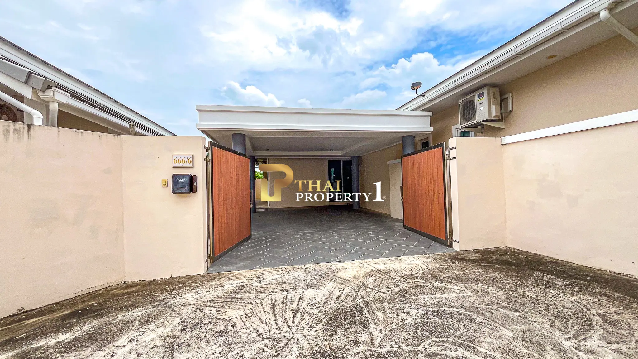 Contemporary 3-Bedroom Pool Villa for Sale in Pranburi