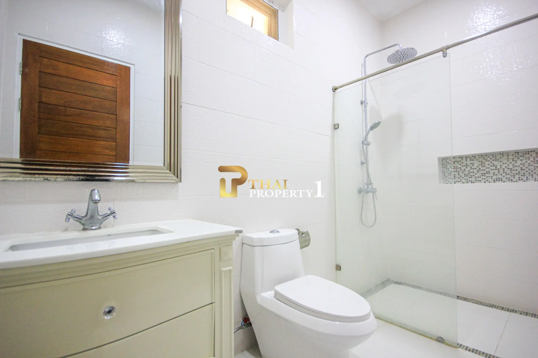 Contemporary 3-Bedroom Pool Villa for Sale in Pranburi