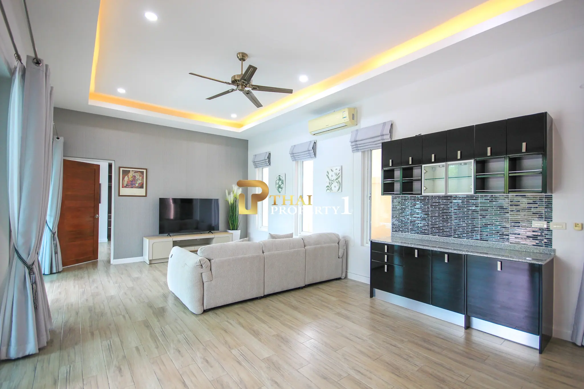 Contemporary 3-Bedroom Pool Villa for Sale in Pranburi
