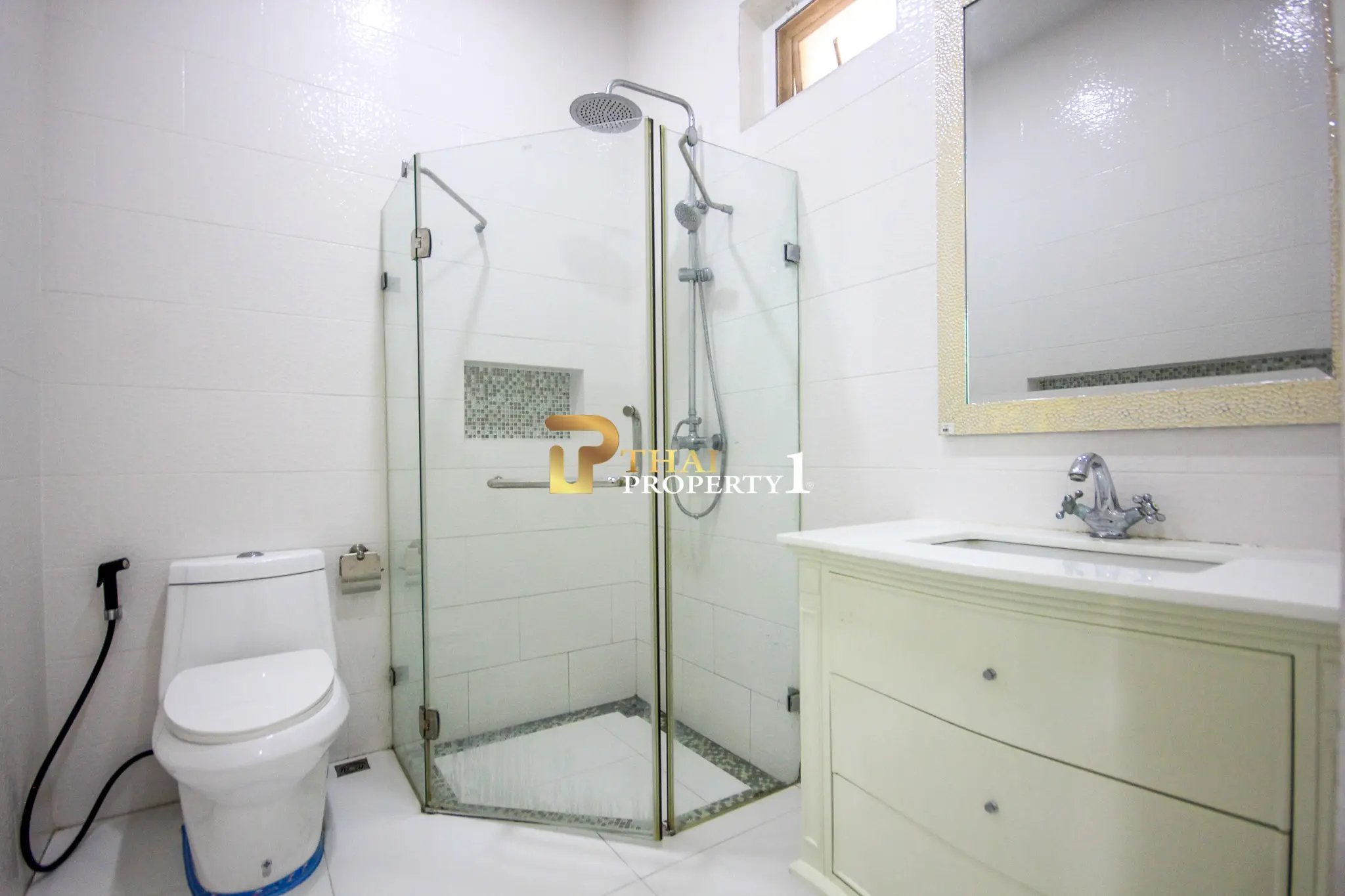 Contemporary 3-Bedroom Pool Villa for Sale in Pranburi