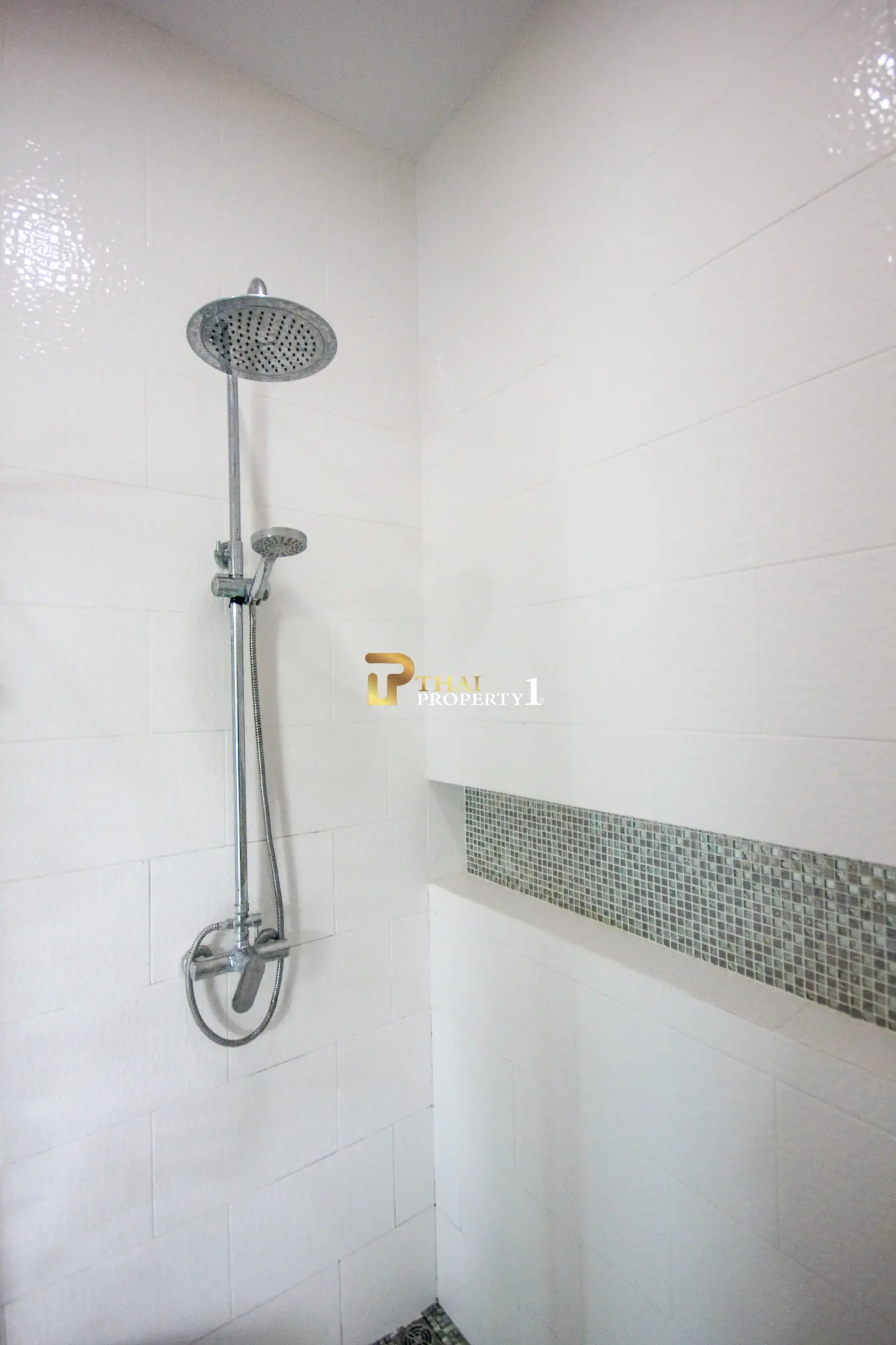 Contemporary 3-Bedroom Pool Villa for Sale in Pranburi