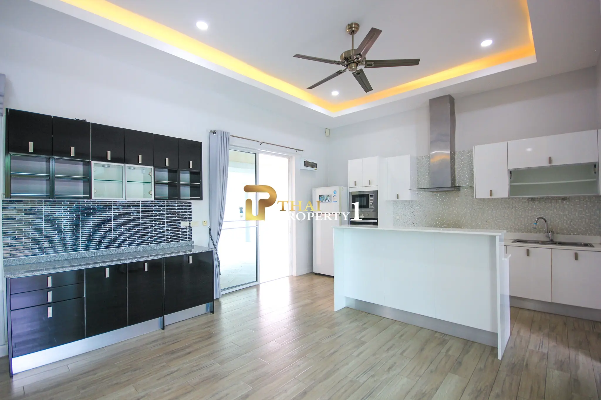 Contemporary 3-Bedroom Pool Villa for Sale in Pranburi