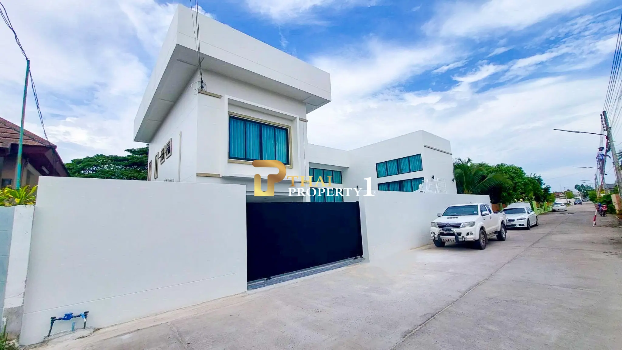 Modern Luxury Pool Villa in South Pattaya Near Jomtien Beach – Sunflower Pool Villa