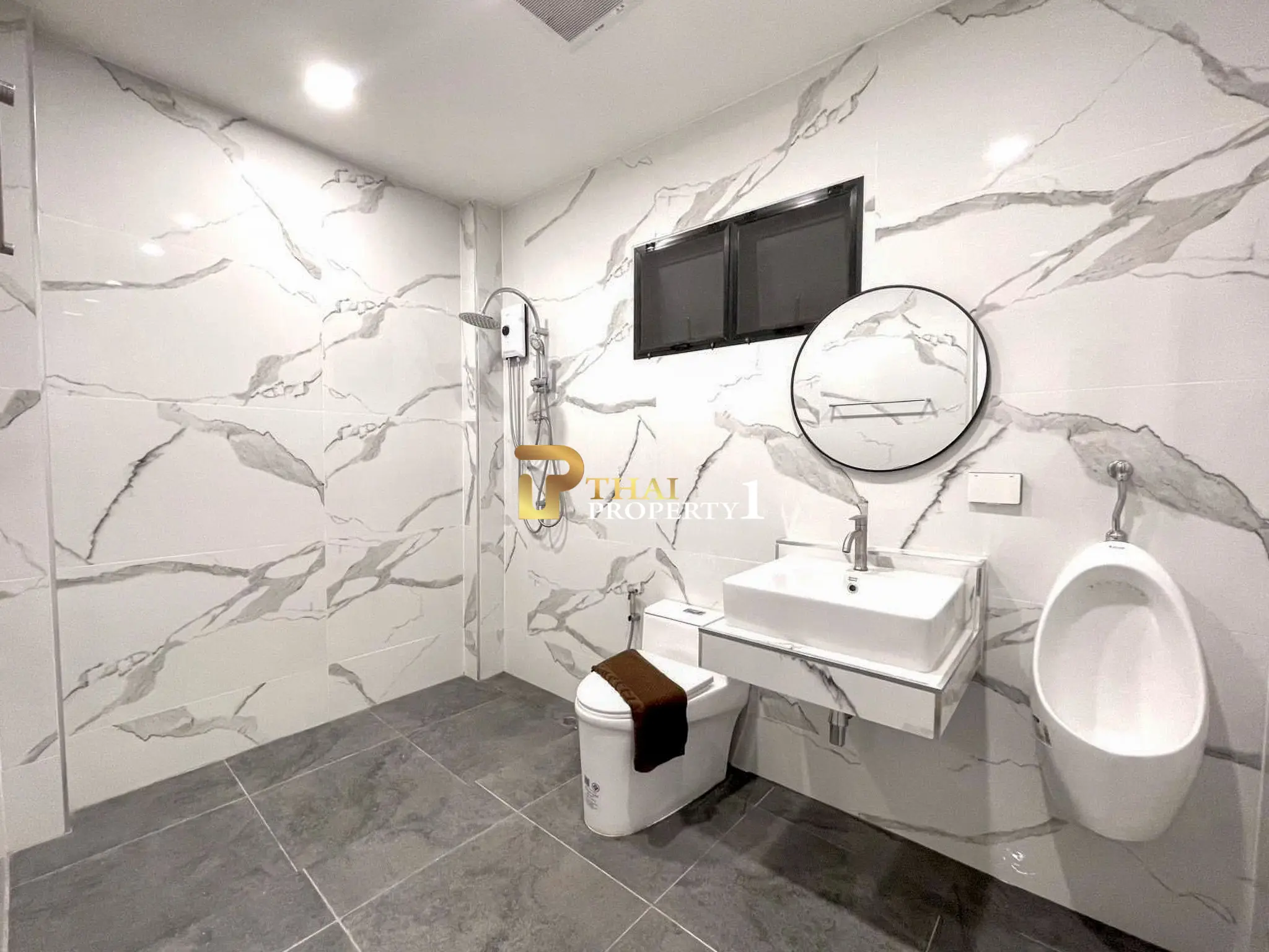 Pool Villa in Huay Yai  – 3 Houses on a Large 600 sq.wah, Main Road Frontage