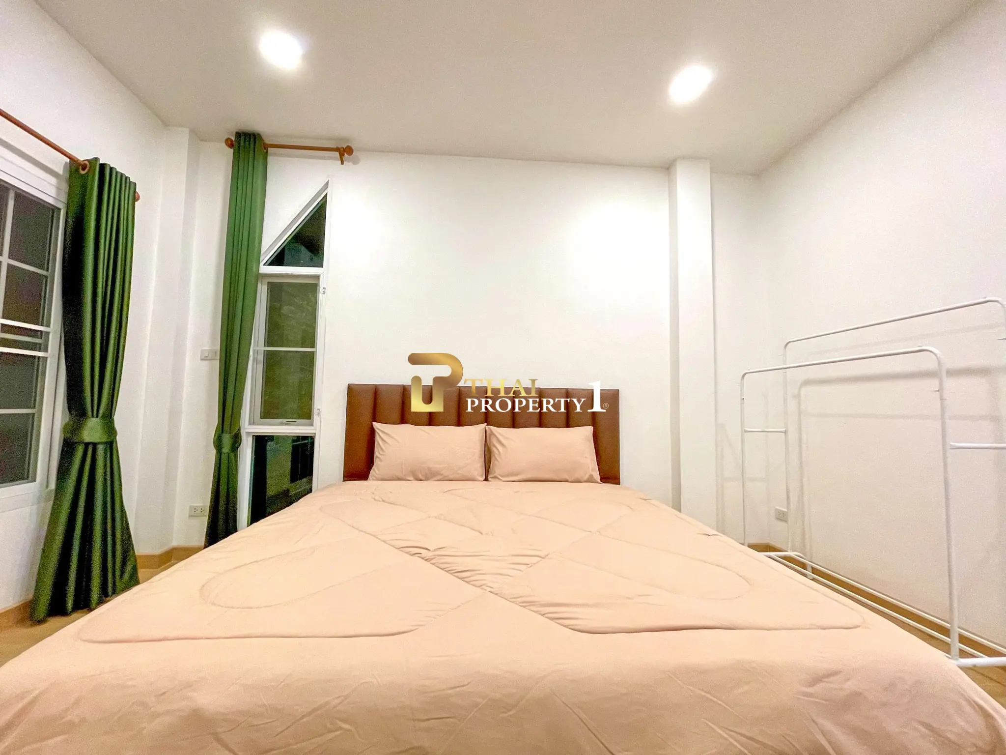 Pool Villa in Huay Yai  – 3 Houses on a Large 600 sq.wah, Main Road Frontage