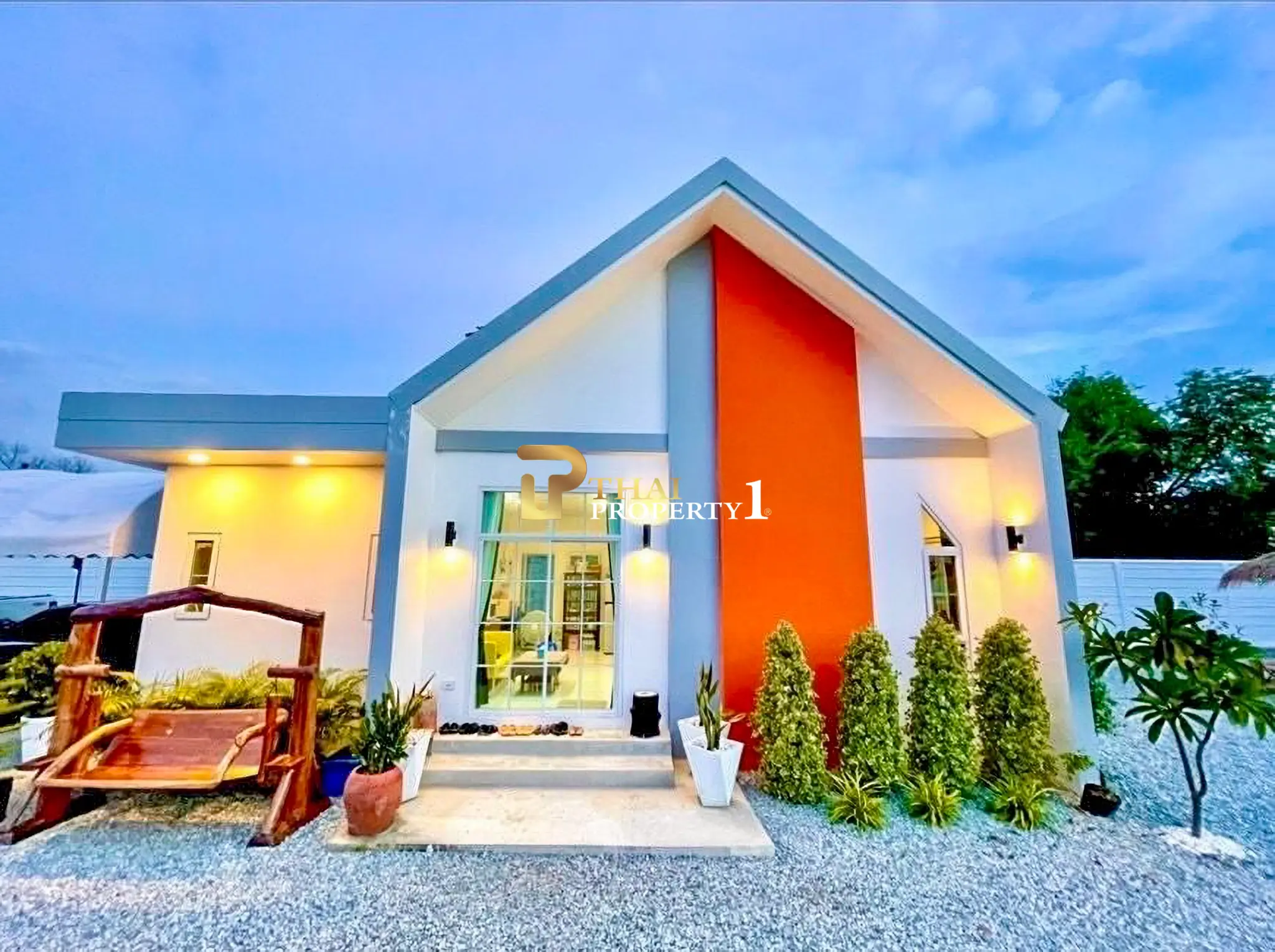 Pool Villa in Huay Yai  – 3 Houses on a Large 600 sq.wah, Main Road Frontage