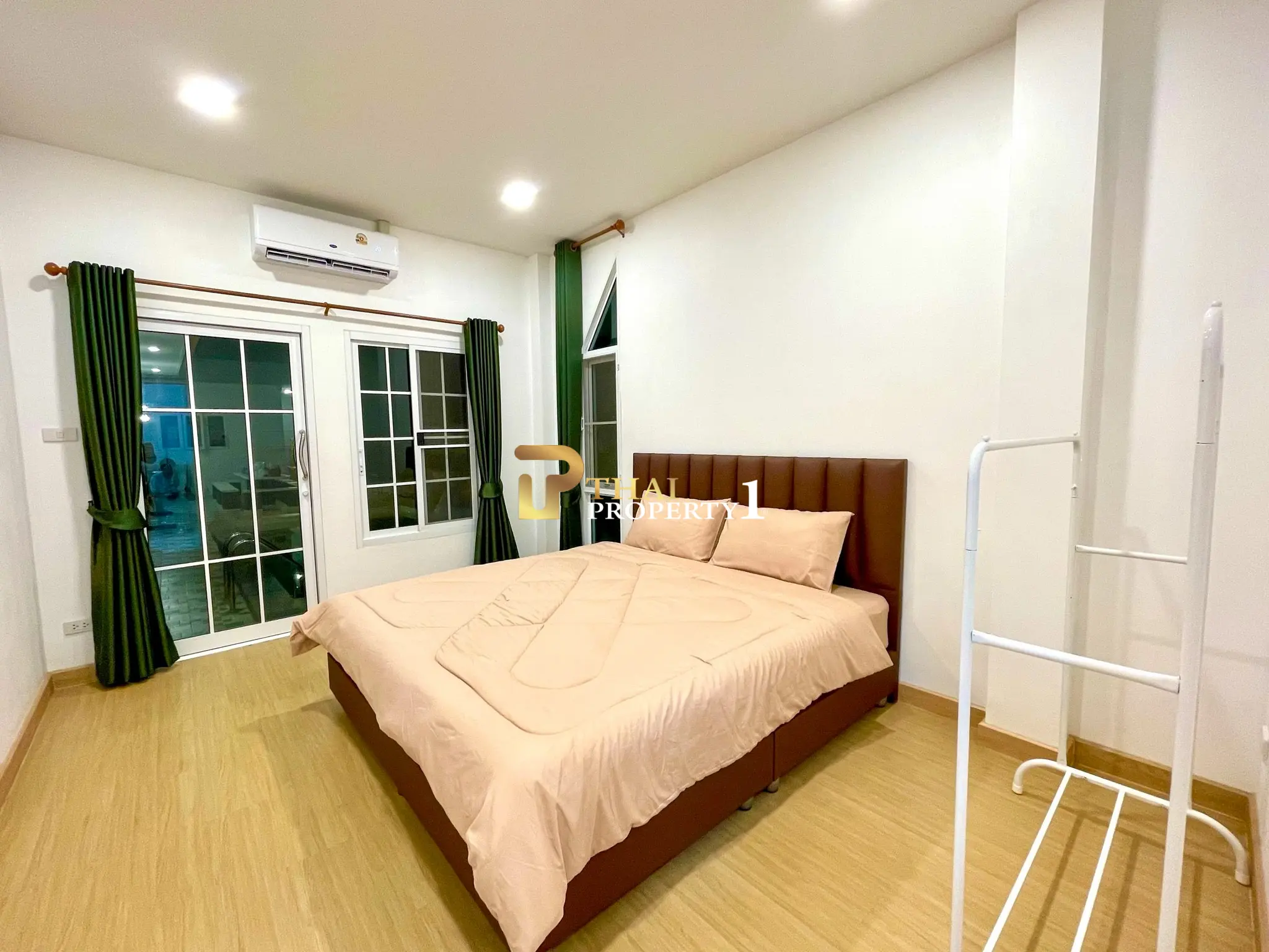 Pool Villa in Huay Yai  – 3 Houses on a Large 600 sq.wah, Main Road Frontage