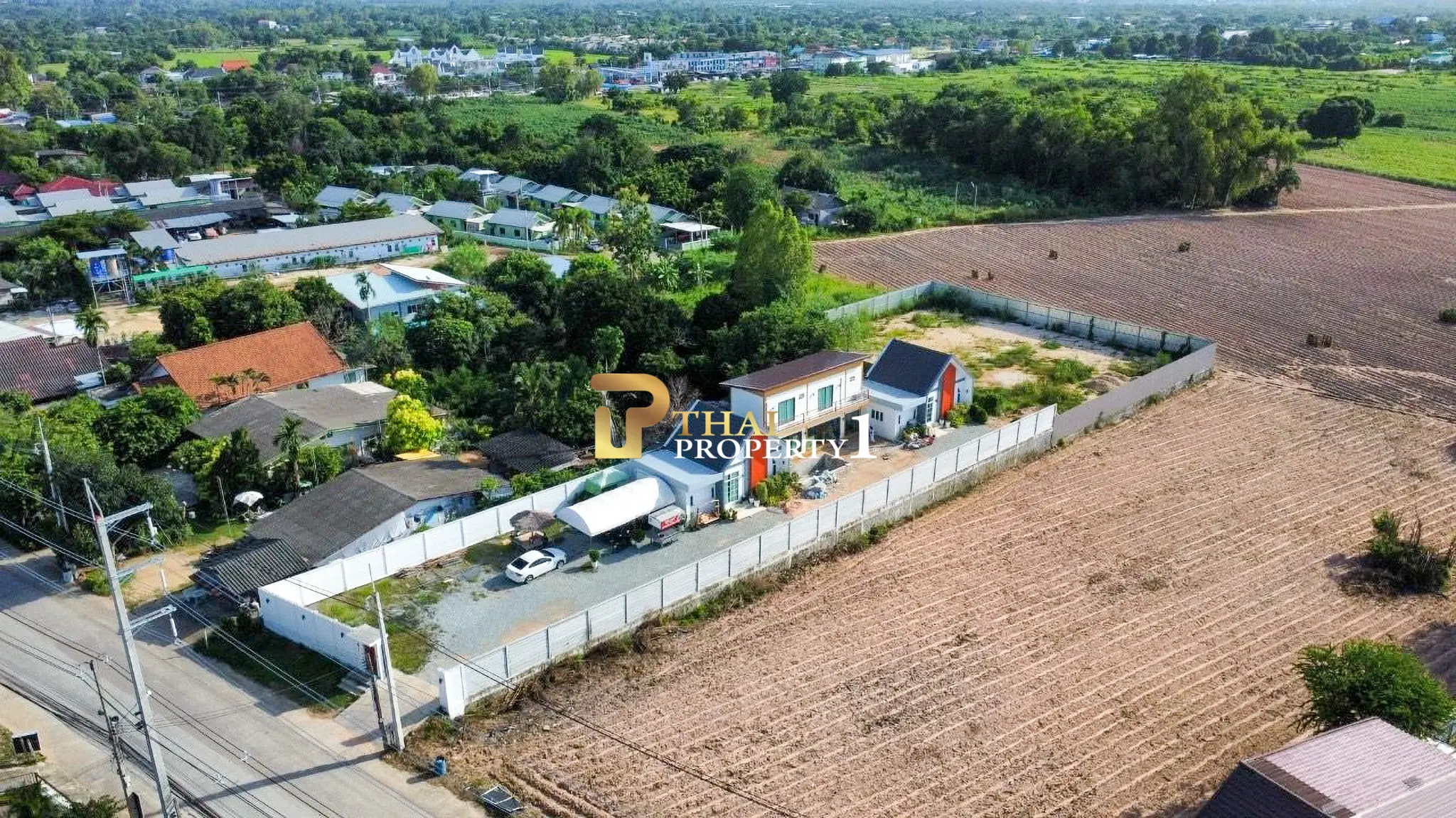 Pool Villa in Huay Yai  – 3 Houses on a Large 600 sq.wah, Main Road Frontage