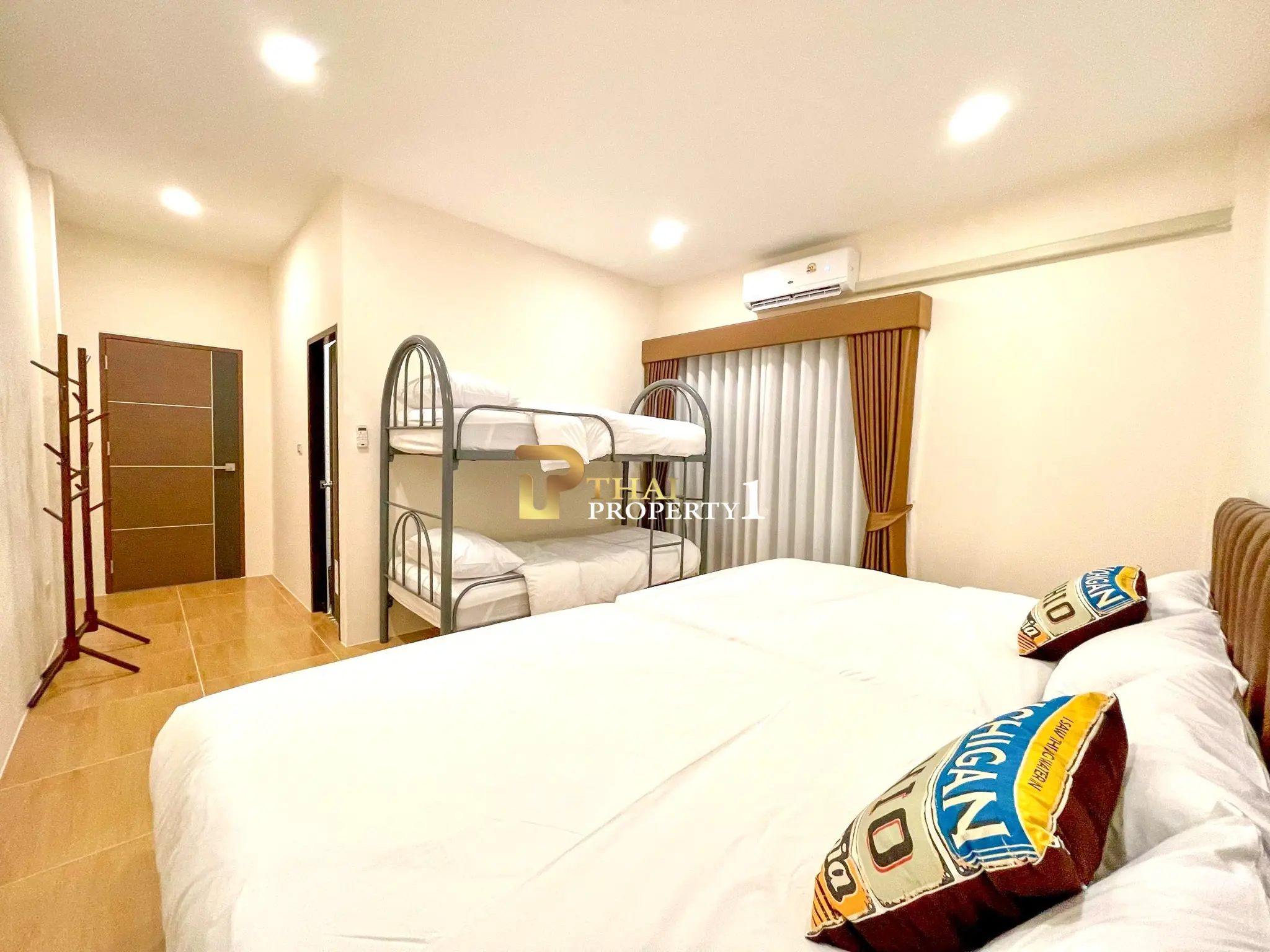 Pool Villa in Huay Yai  – 3 Houses on a Large 600 sq.wah, Main Road Frontage