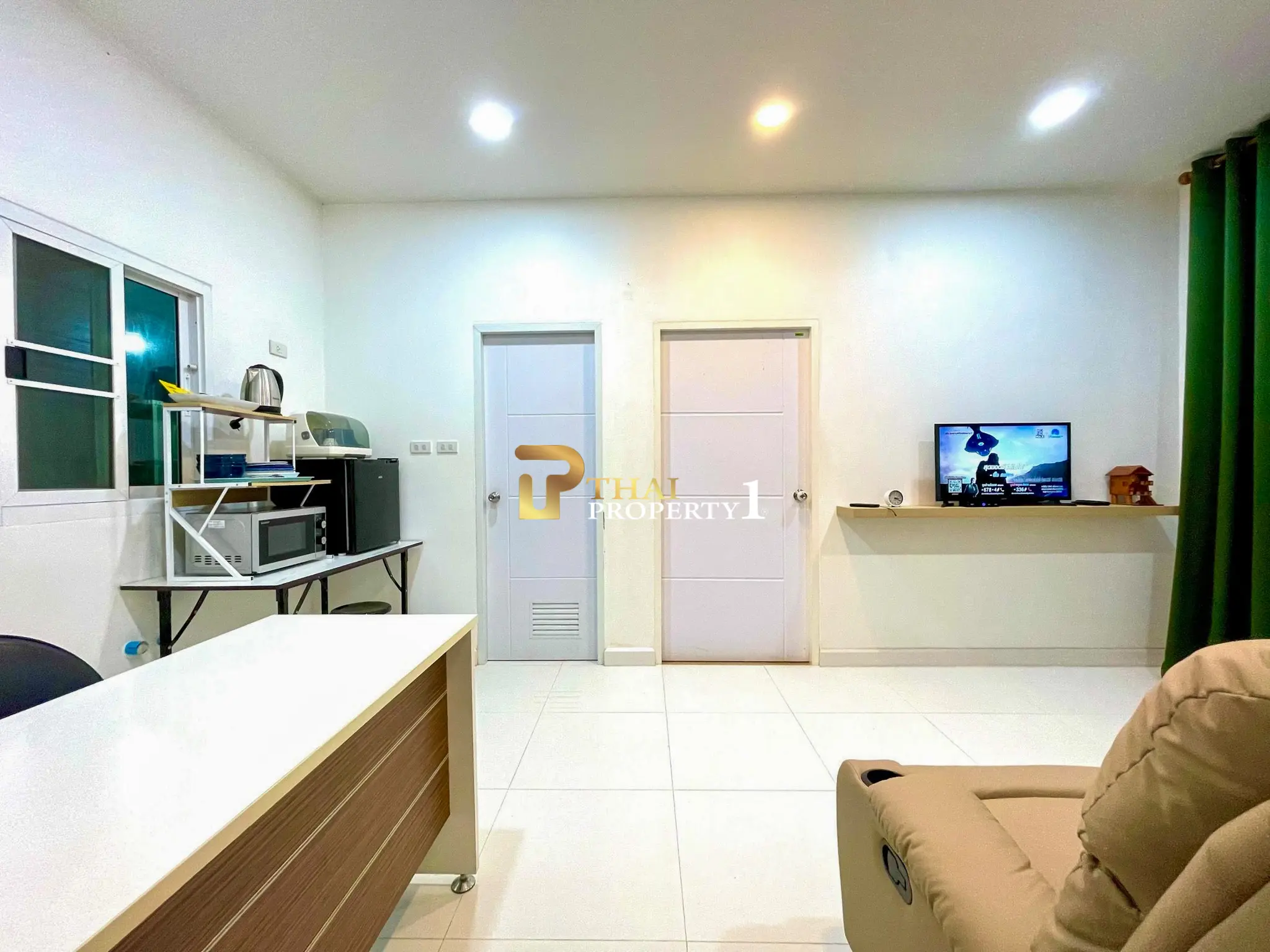 Pool Villa in Huay Yai  – 3 Houses on a Large 600 sq.wah, Main Road Frontage