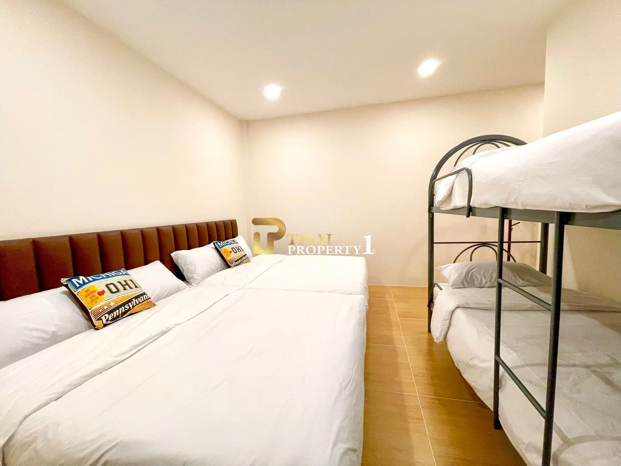 Pool Villa in Huay Yai  – 3 Houses on a Large 600 sq.wah, Main Road Frontage