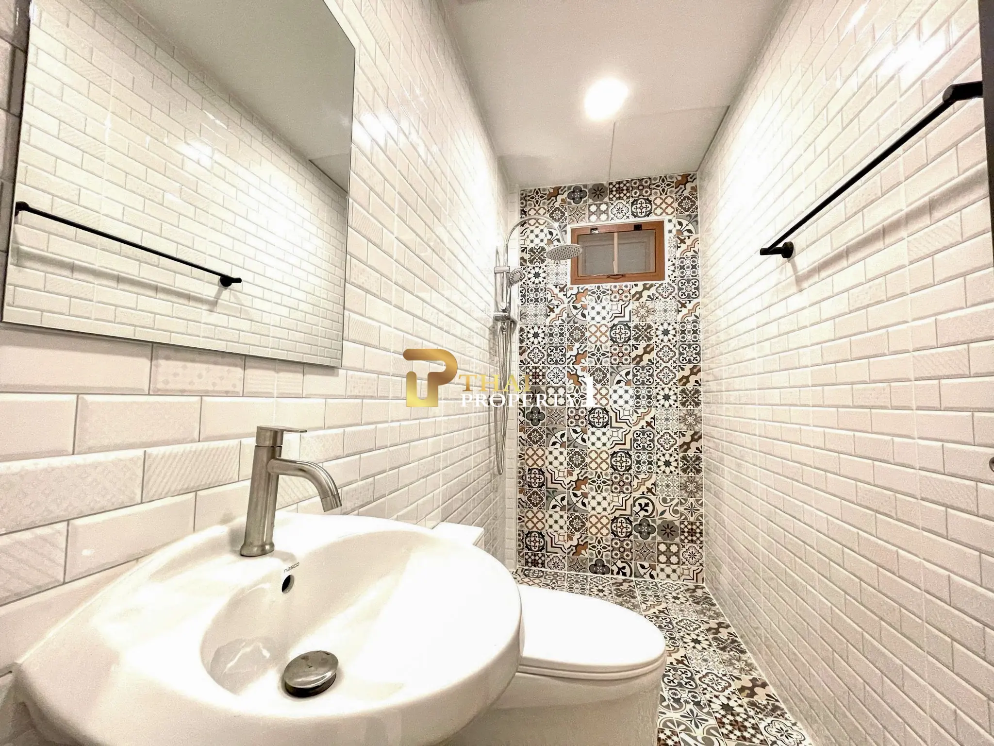 Pool Villa in Huay Yai  – 3 Houses on a Large 600 sq.wah, Main Road Frontage