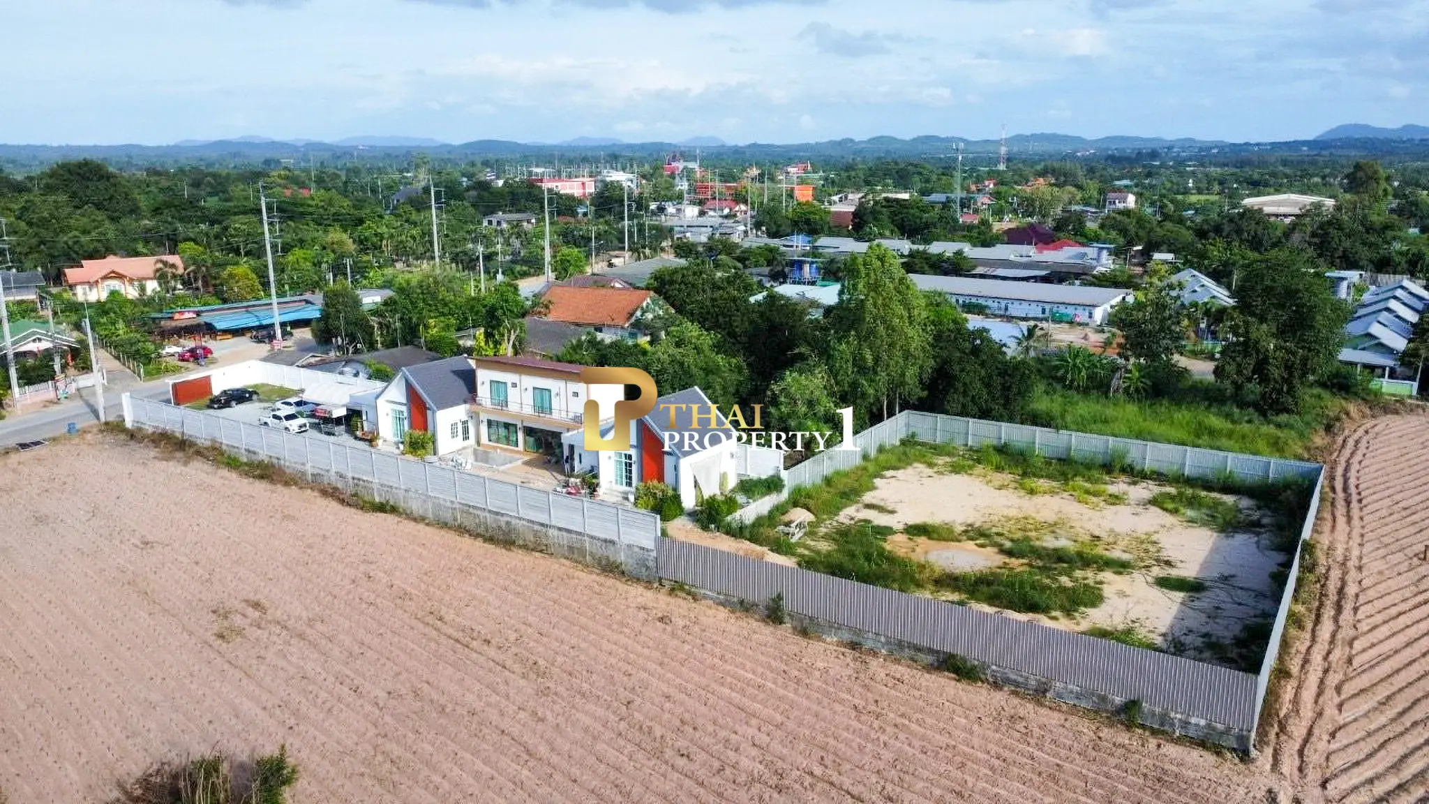 Pool Villa in Huay Yai  – 3 Houses on a Large 600 sq.wah, Main Road Frontage