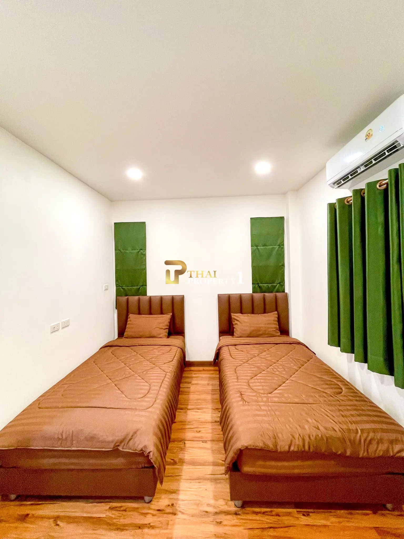 Pool Villa in Huay Yai  – 3 Houses on a Large 600 sq.wah, Main Road Frontage