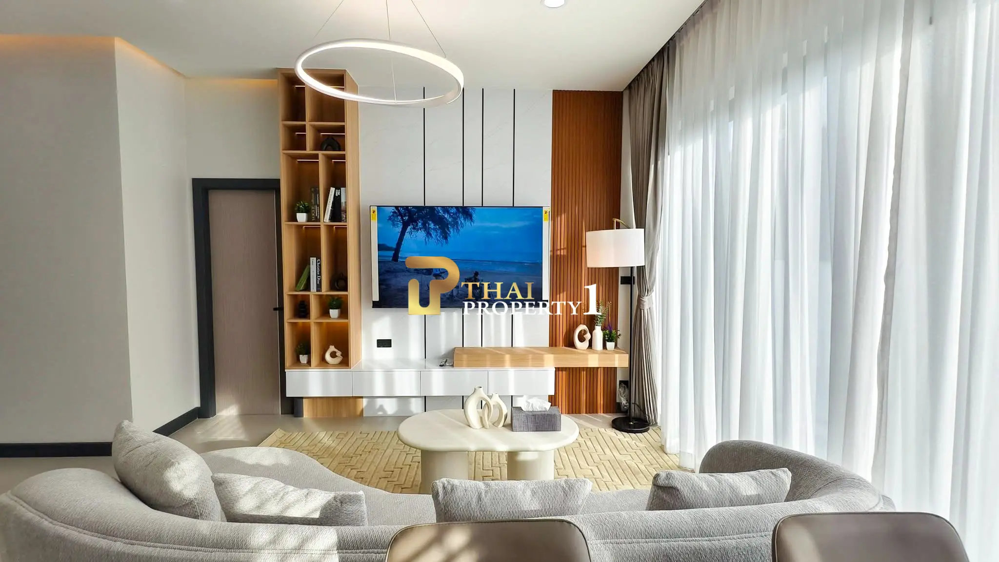 Single-Storey Pool Villa in Central Pattaya – Near Pattaya Beach, Fully Furnished