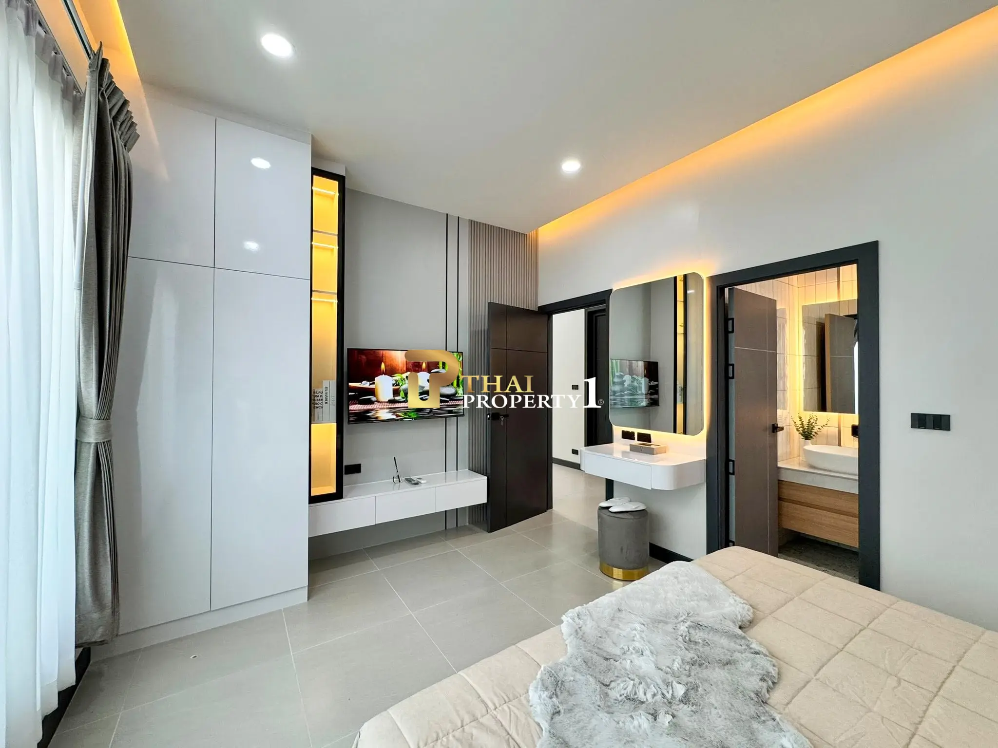 Single-Storey Pool Villa in Central Pattaya – Near Pattaya Beach, Fully Furnished
