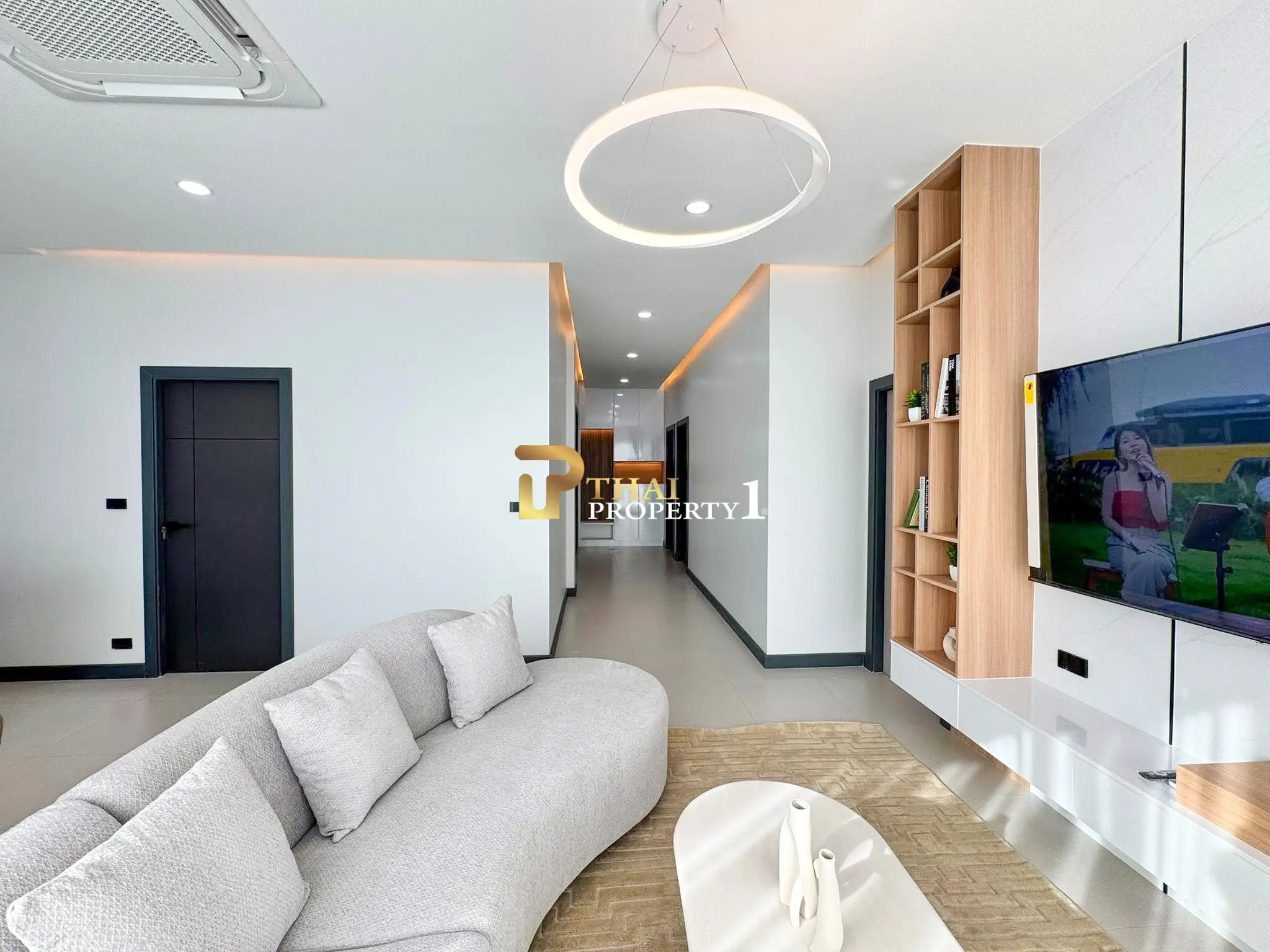 Single-Storey Pool Villa in Central Pattaya – Near Pattaya Beach, Fully Furnished