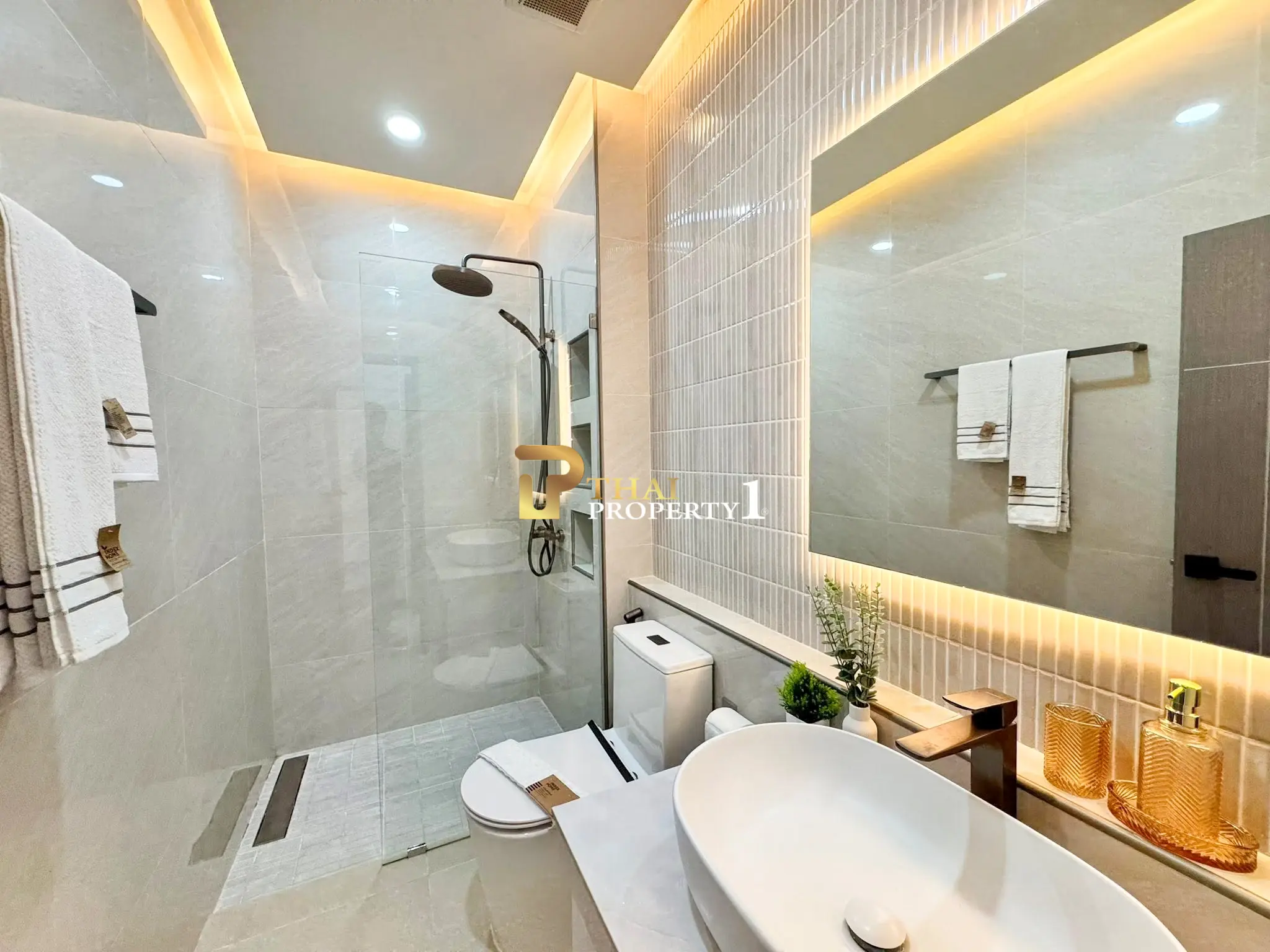 Single-Storey Pool Villa in Central Pattaya – Near Pattaya Beach, Fully Furnished