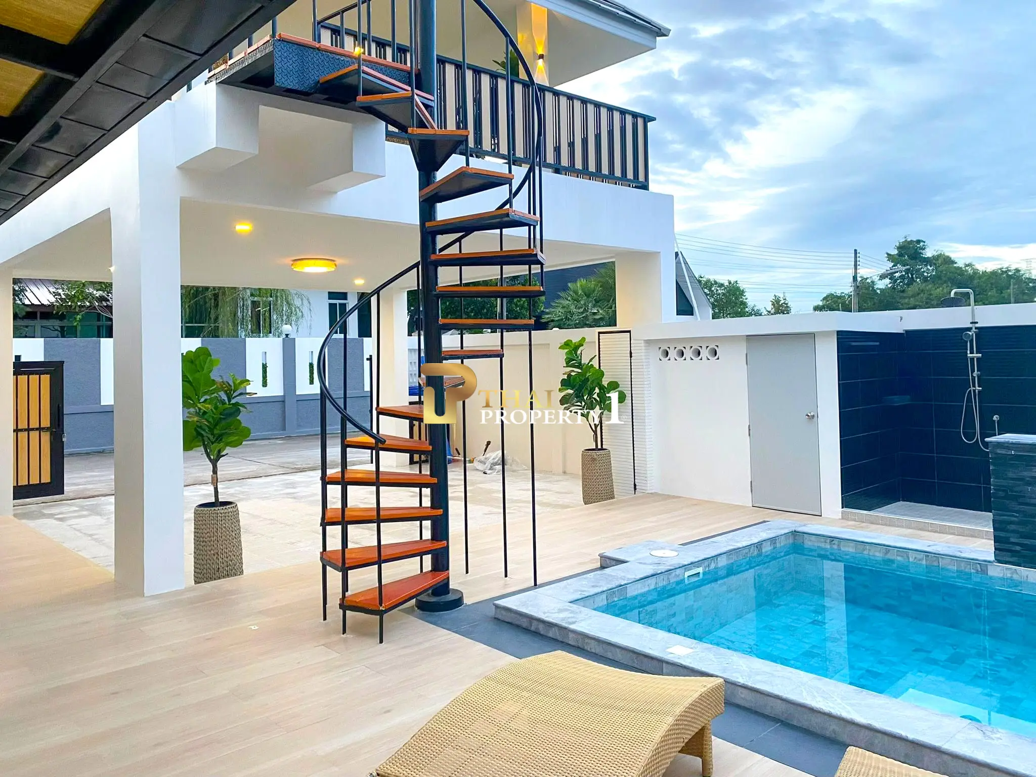 Luxury Corner Pool Villa Modern Design – Huay Yai Pattaya