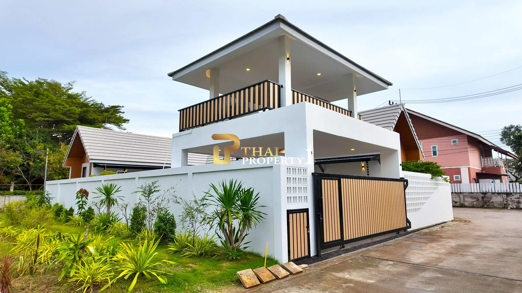 Luxury Corner Pool Villa Modern Design – Huay Yai Pattaya