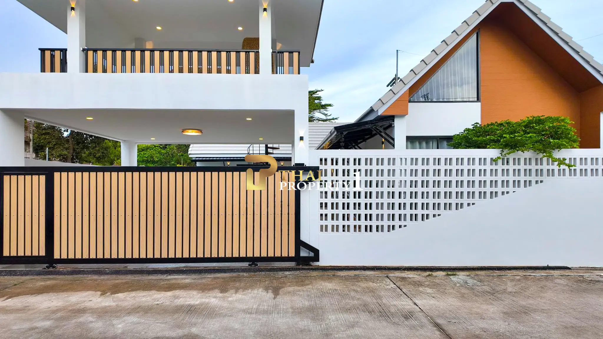 Luxury Corner Pool Villa Modern Design – Huay Yai Pattaya