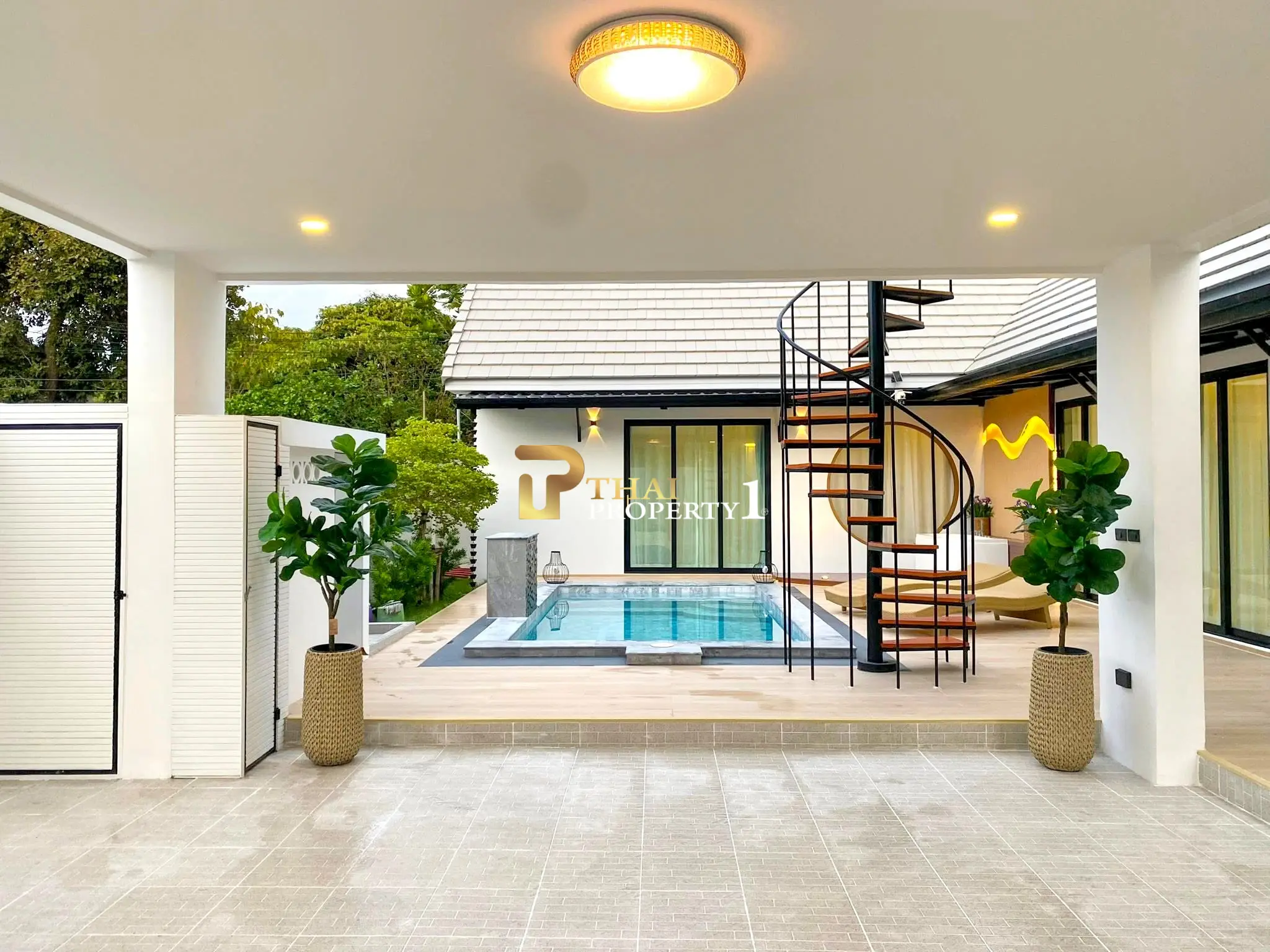 Luxury Corner Pool Villa Modern Design – Huay Yai Pattaya