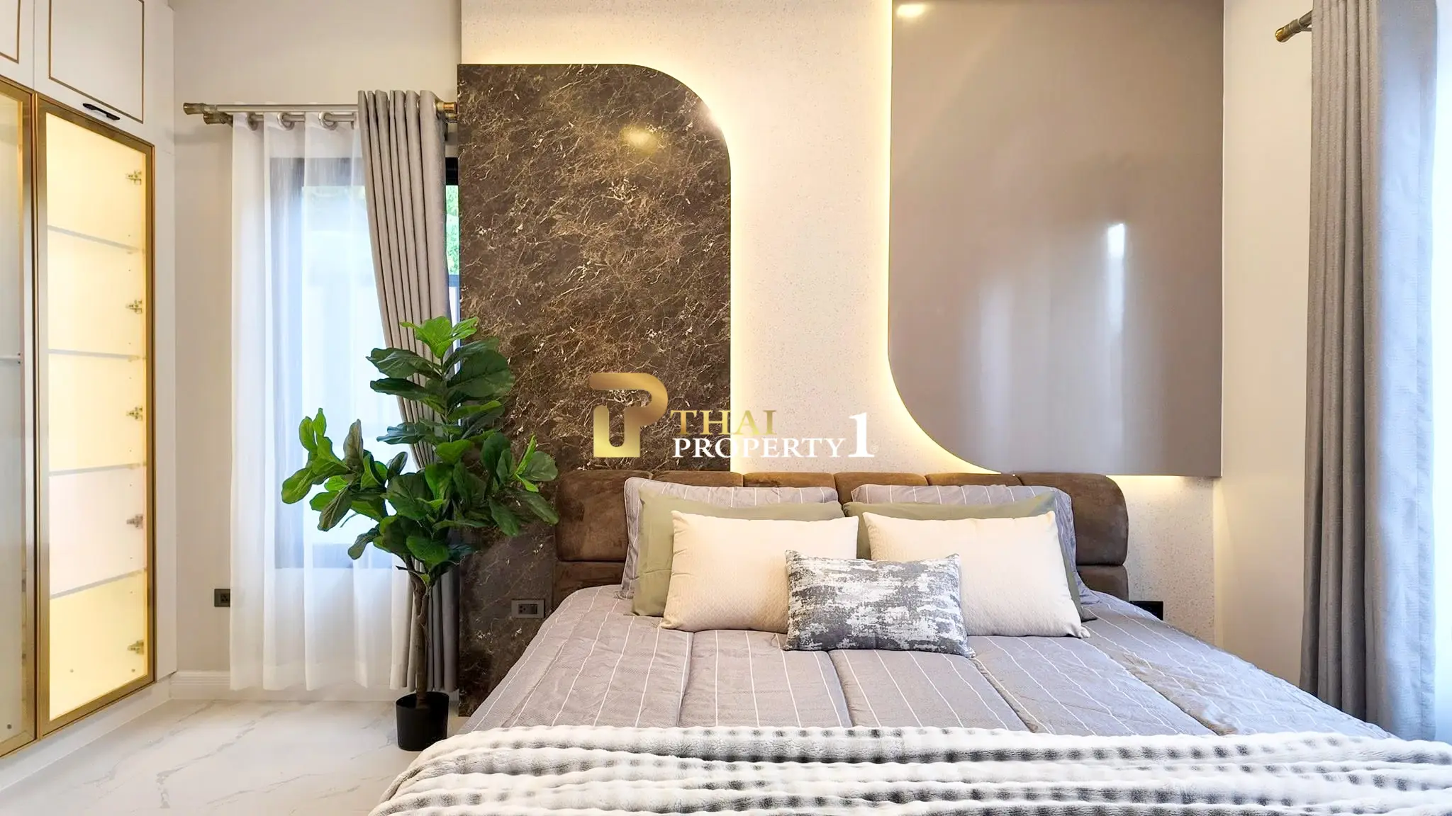 Luxury Corner Pool Villa Modern Design – Huay Yai Pattaya