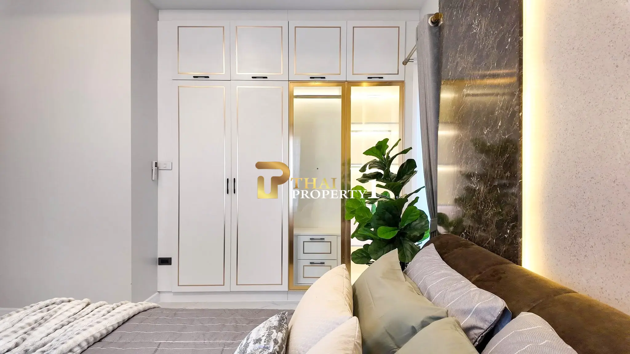 Luxury Corner Pool Villa Modern Design – Huay Yai Pattaya