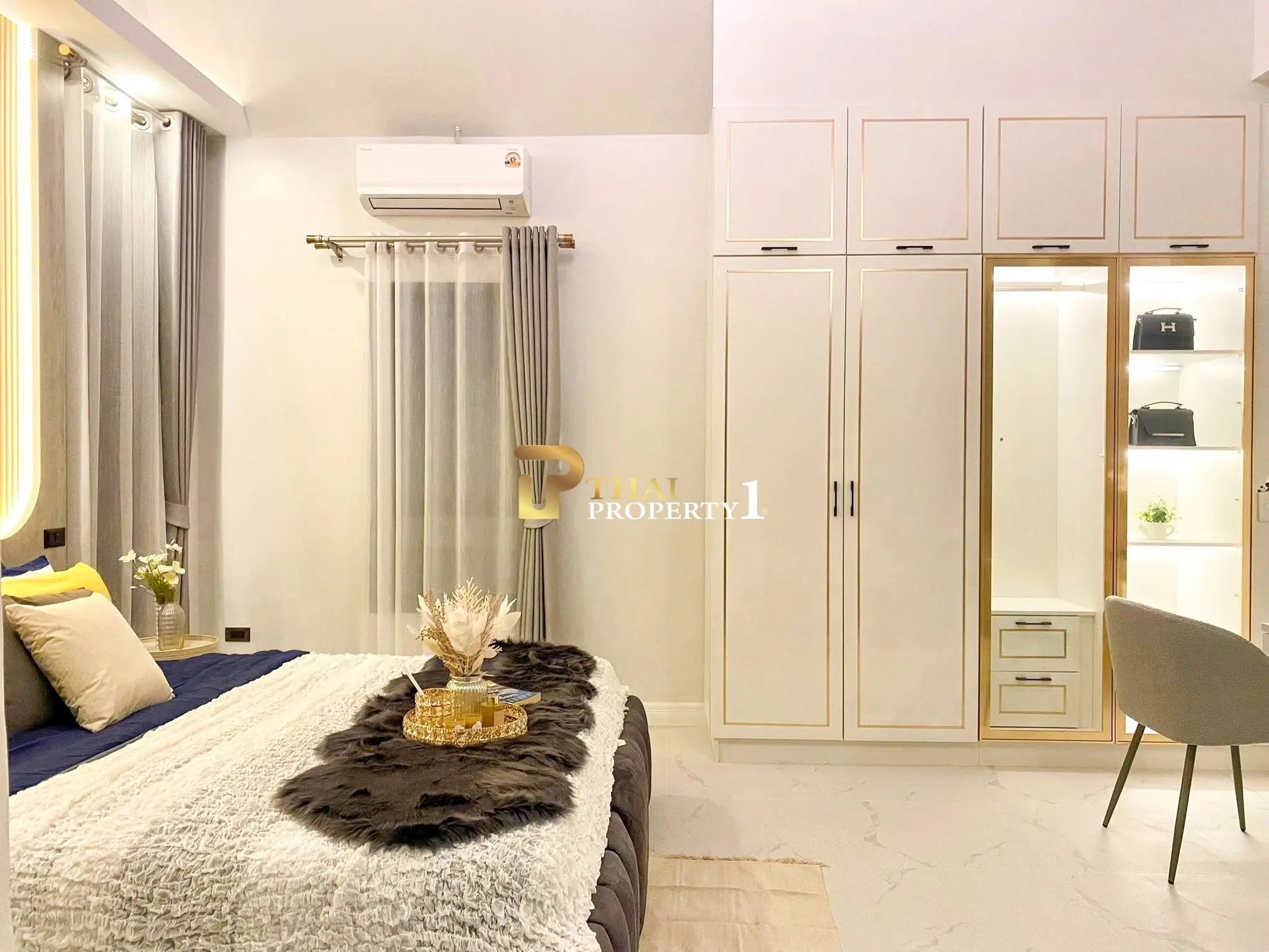 Luxury Corner Pool Villa Modern Design – Huay Yai Pattaya