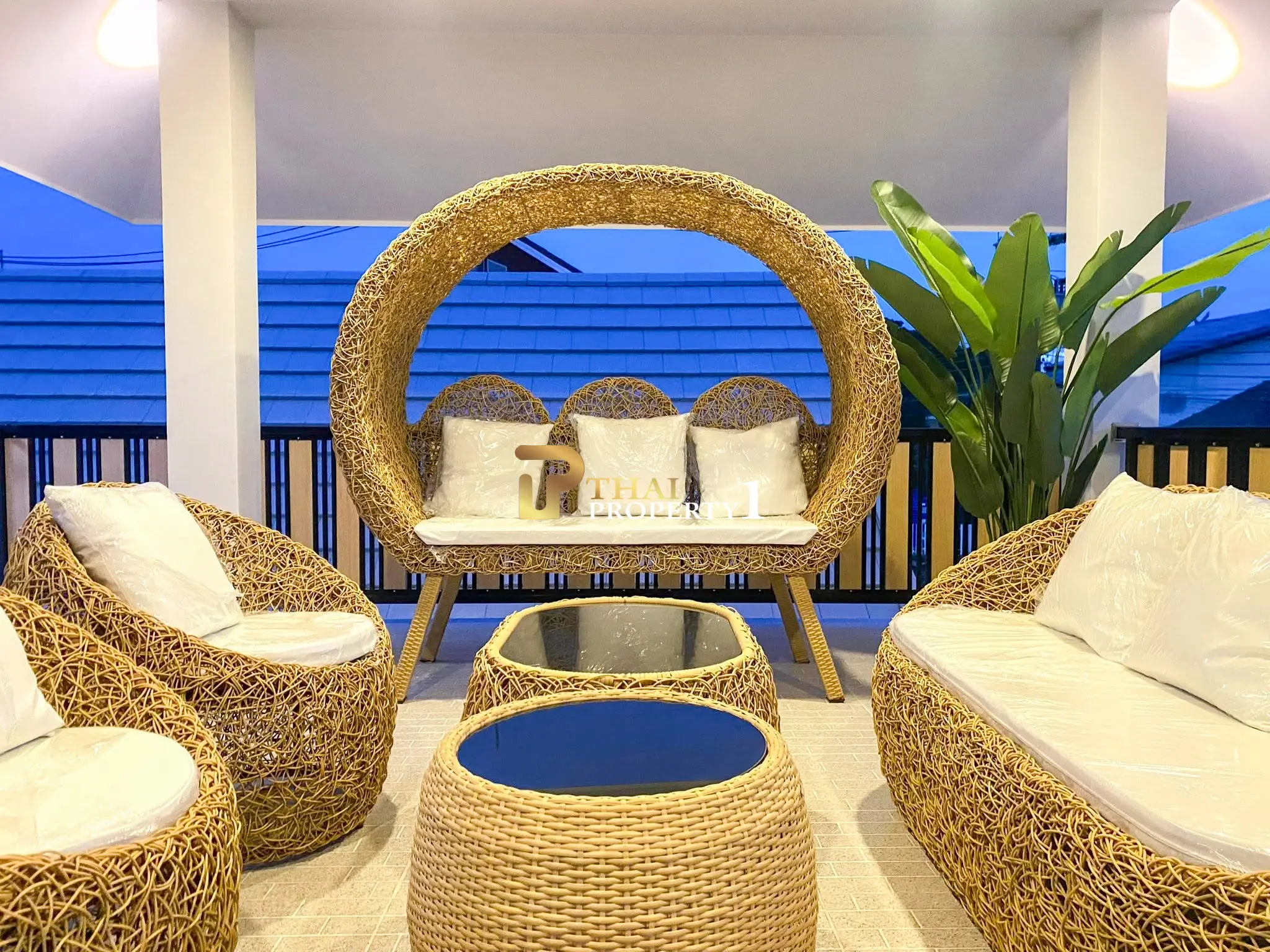 Luxury Corner Pool Villa Modern Design – Huay Yai Pattaya