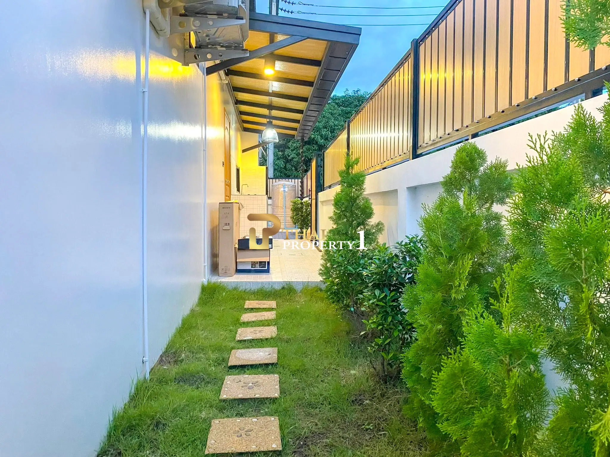 Luxury Corner Pool Villa Modern Design – Huay Yai Pattaya