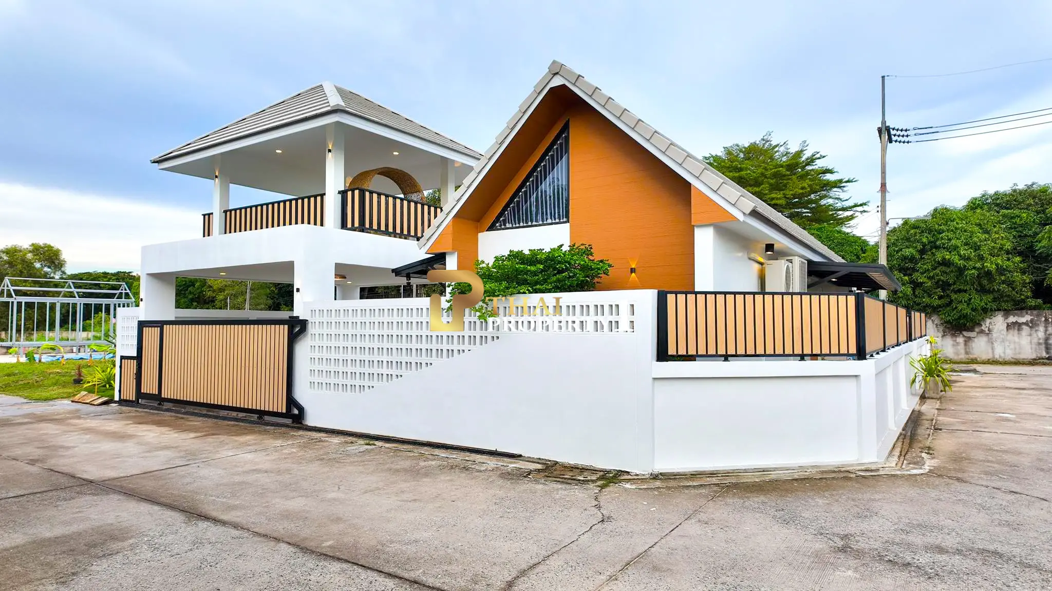 Luxury Corner Pool Villa Modern Design – Huay Yai Pattaya