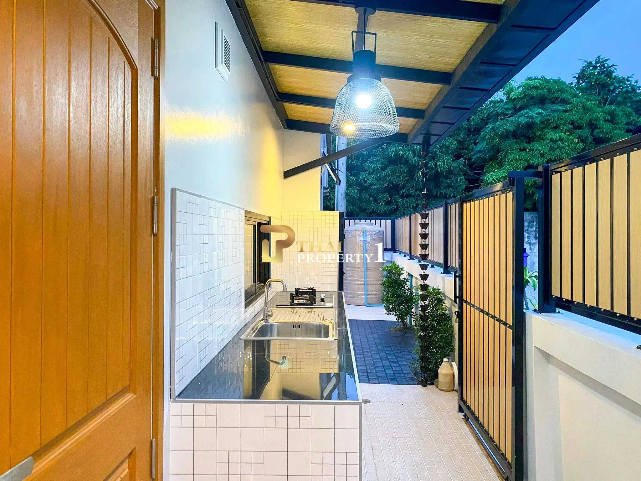 Luxury Corner Pool Villa Modern Design – Huay Yai Pattaya