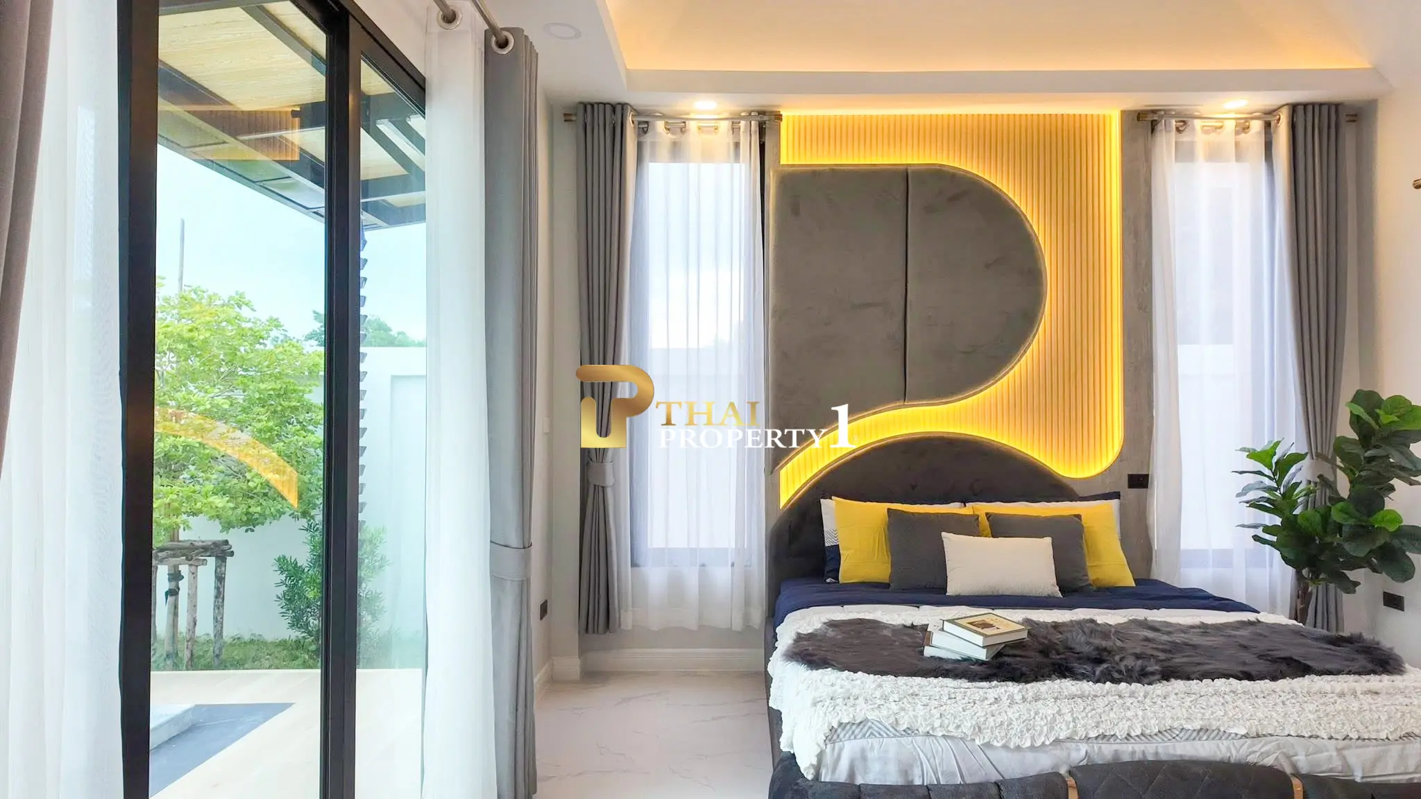 Luxury Corner Pool Villa Modern Design – Huay Yai Pattaya