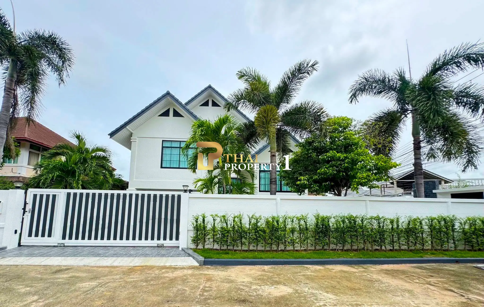 3-Storey Corner Pool Villa – Pattaya Park Hill, Nong Yai 2