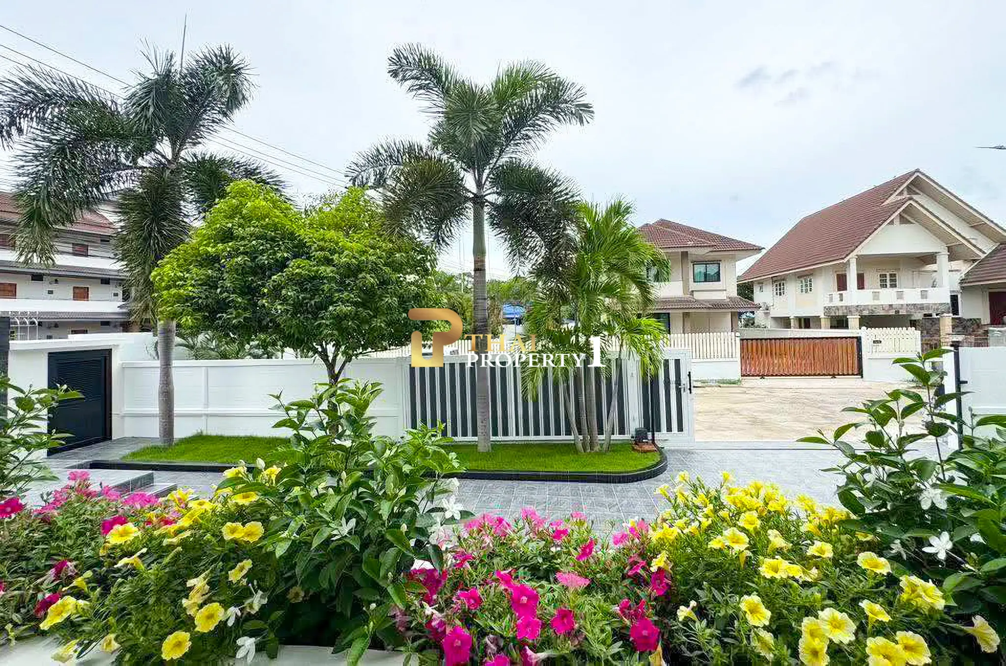3-Storey Corner Pool Villa – Pattaya Park Hill, Nong Yai 2
