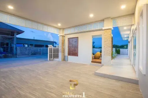 Luxury New 3 Bedroom Pool Villa For Sale - Soi Hua Hin 102