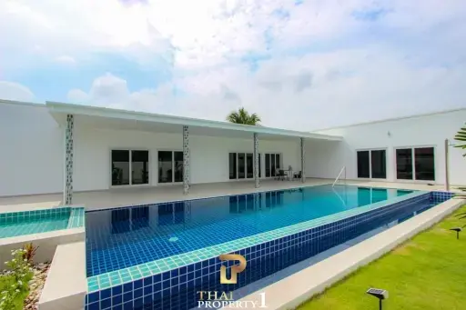 New Modern Low Energy Luxury Pool Villa With German Construction Technology