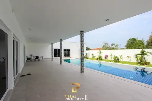 New Modern Low Energy Luxury Pool Villa With German Construction Technology