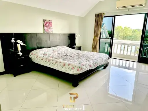 Pool Villa for Sale Near the Beach Na Jomtien