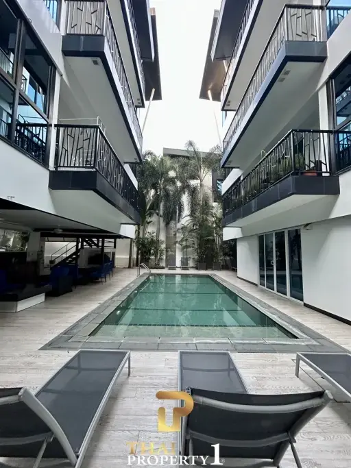 Private Resort for Sale on Pratamnak 14 Rooms Fully Leased Long-term