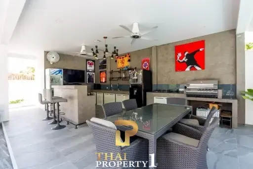 Modern High Quality 4 Bed Pool Villa For Sale - Hua Hin Soi 70