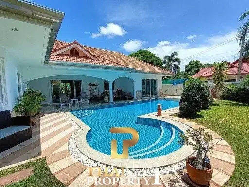 Outdoor Oasis Pool Villa In Central Bangsaray