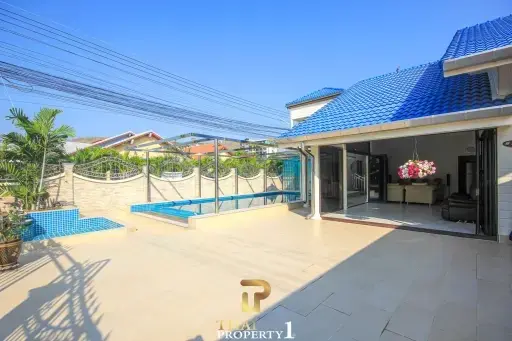 Corner Plot - 4 Bedroom Pool Villa For Sale - Soi Hua Hin 94