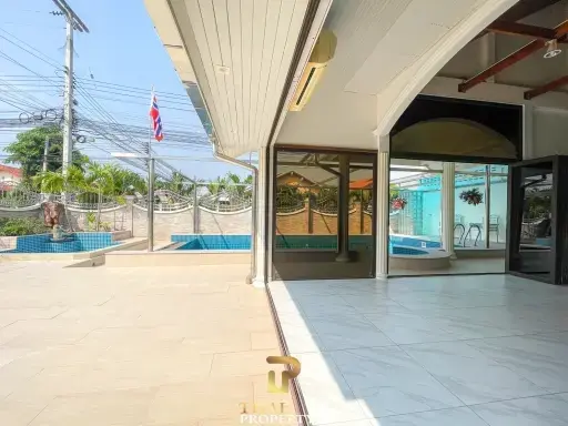 Corner Plot - 4 Bedroom Pool Villa For Sale - Soi Hua Hin 94